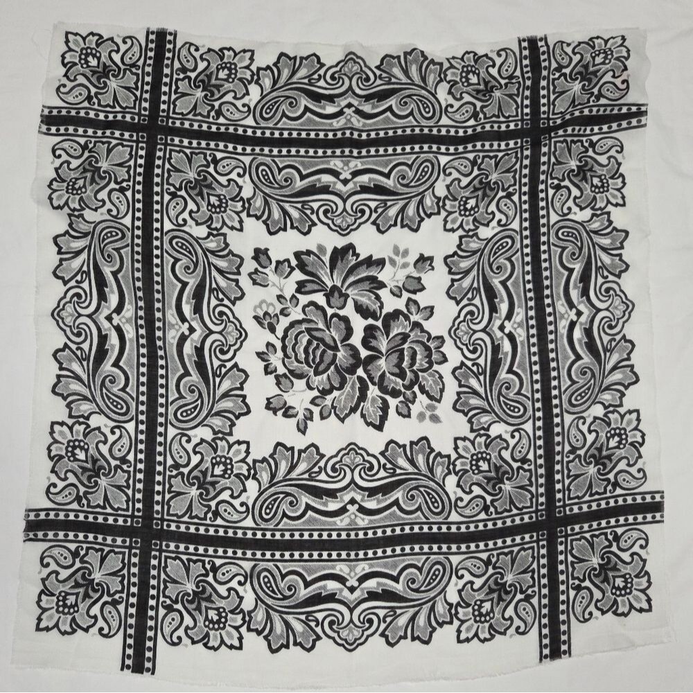 Vintage 80s Liz Sinclair Acrylic Scarf